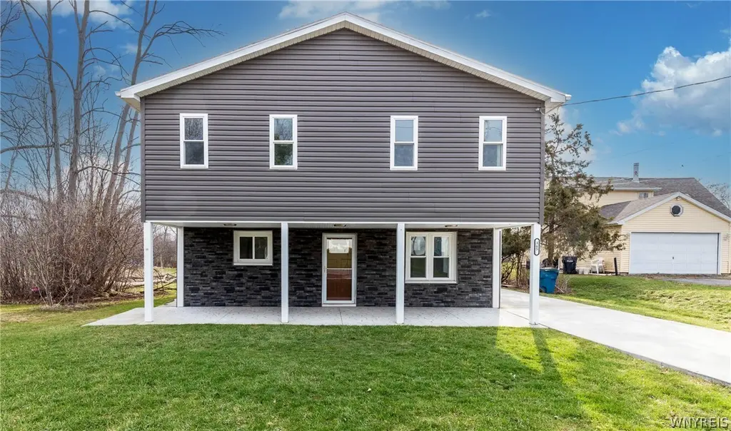 365 Elmwood Rd