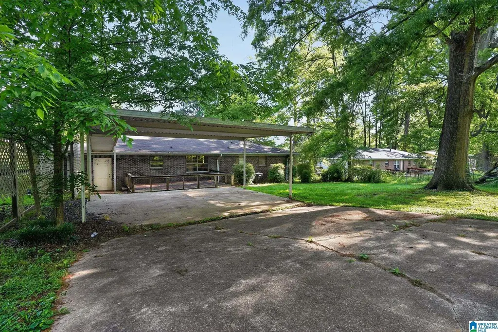 3322 Bonds Ave