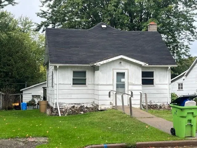 216 2nd St