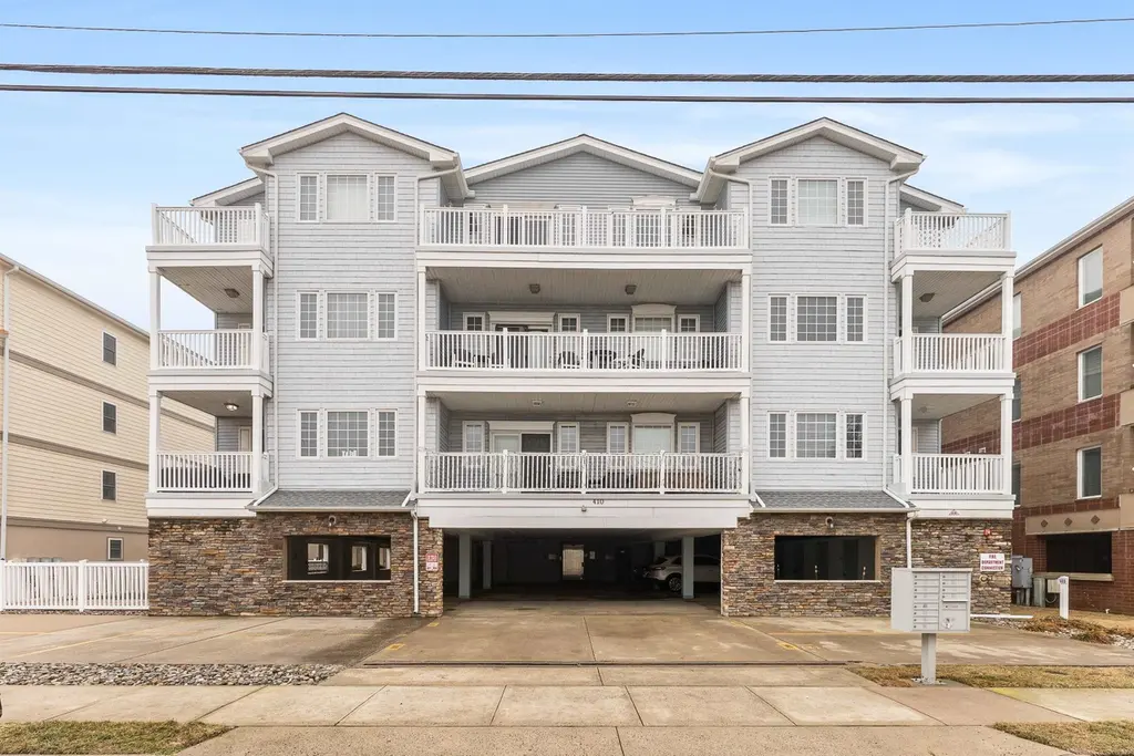 410 E Lavender Rd #302