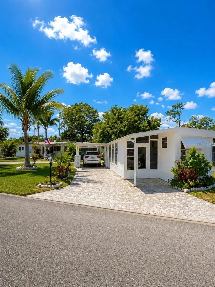 102 Lantern Pl