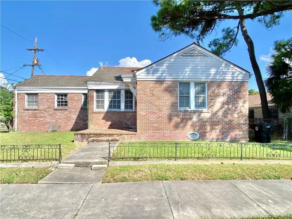 2835 Paris Ave