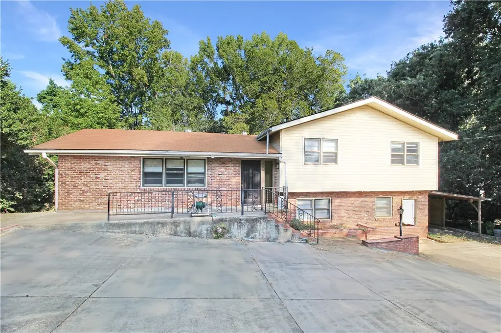 206 4th Ave
