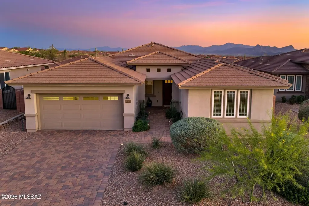 7235 W Cactus Flower Pass