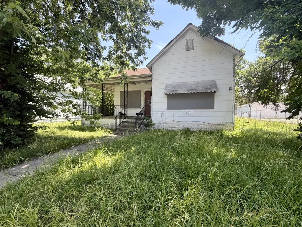 620 S Douglas Ave