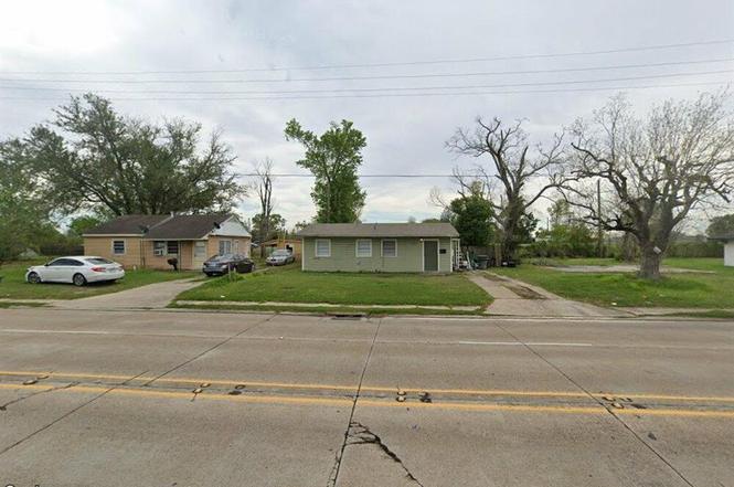2236 E Prien Lake Rd E