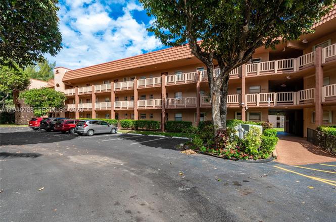 9881 NW Sunrise Lakes Blvd #106