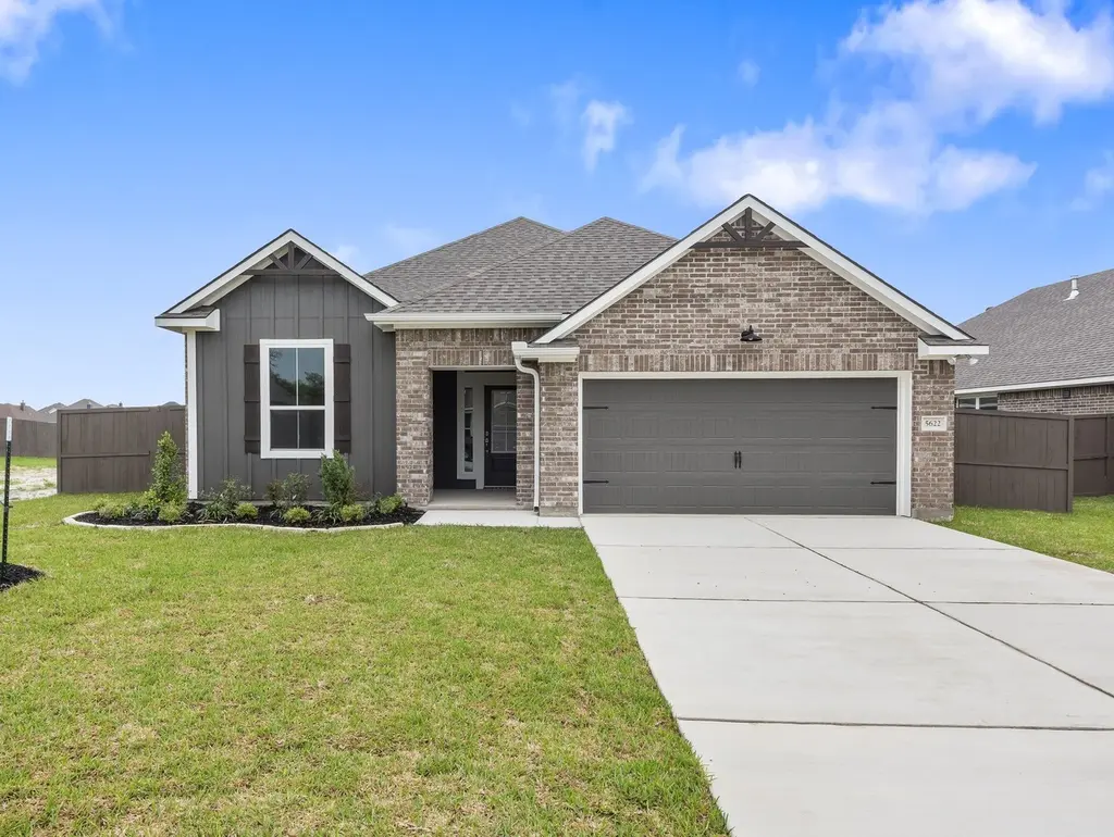 7047 Cottage Sq