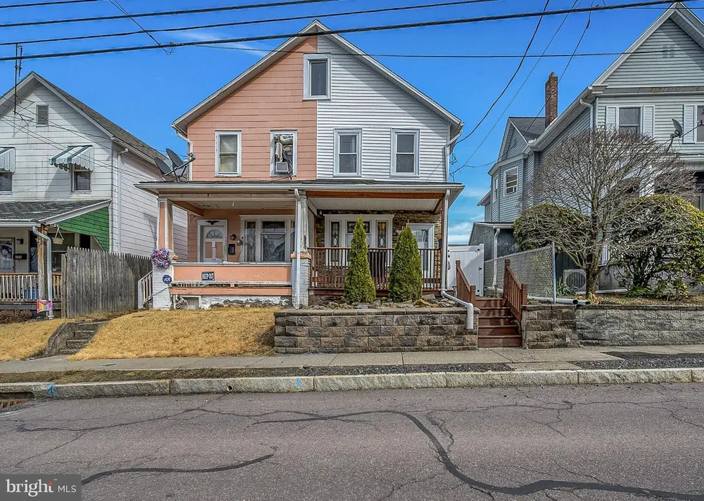 132 Espy St
