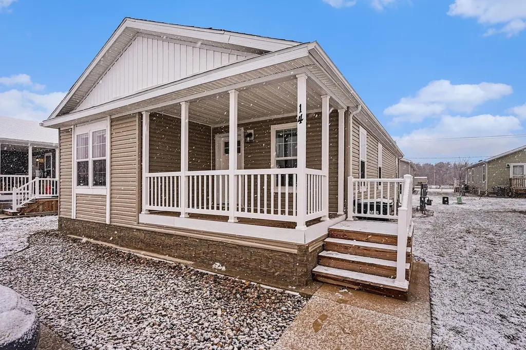 1283 E Ellis Rd #14
