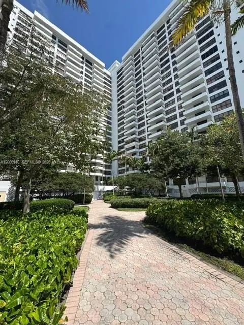 2500 Parkview Dr #1210