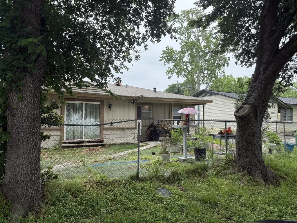 11811 Almeda Genoa Rd
