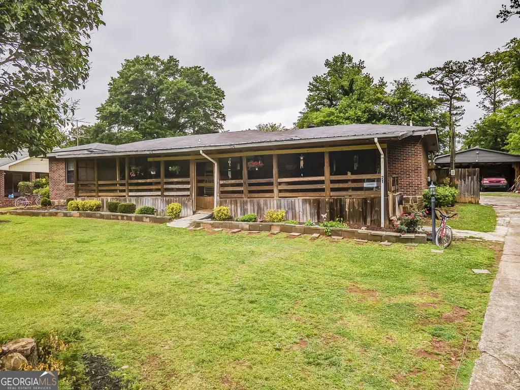 21 Lady Marian Dr NE