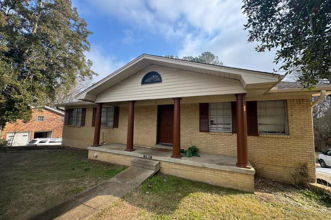 1103 Lawndale Dr