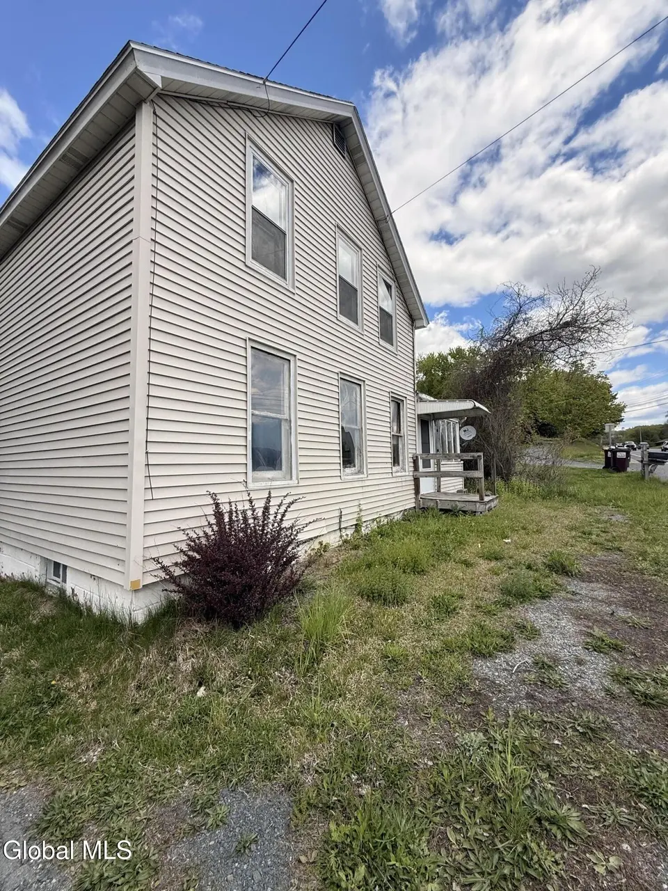 1091 Hoosick Rd