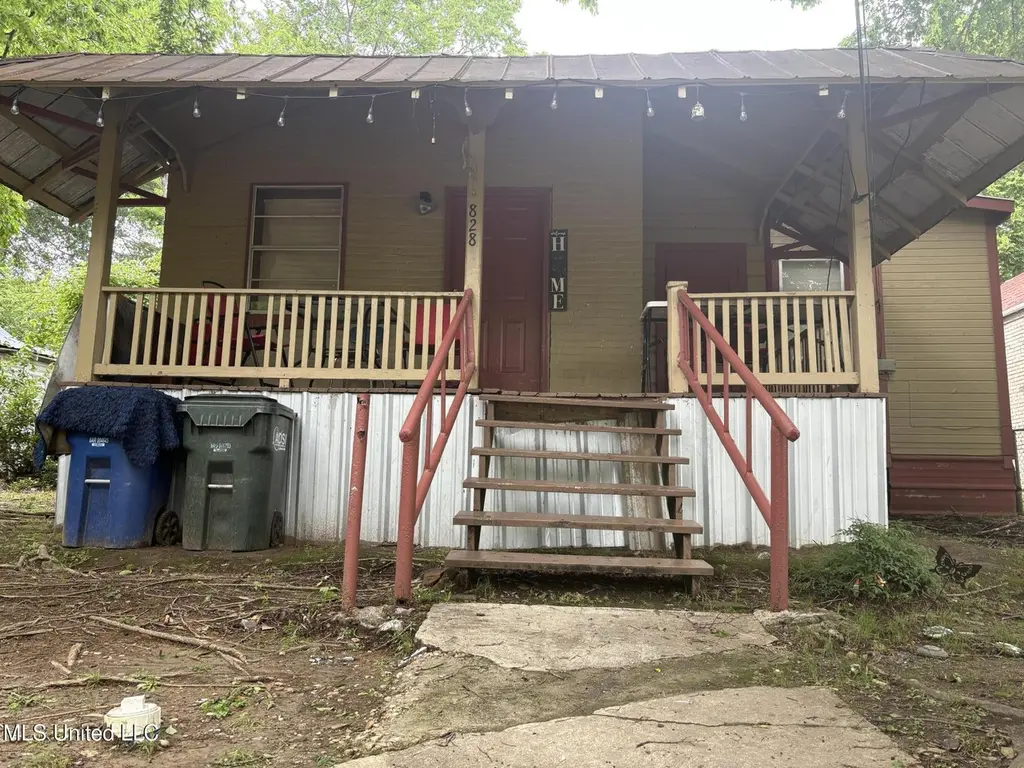828 N Doctor Martin Luther King St