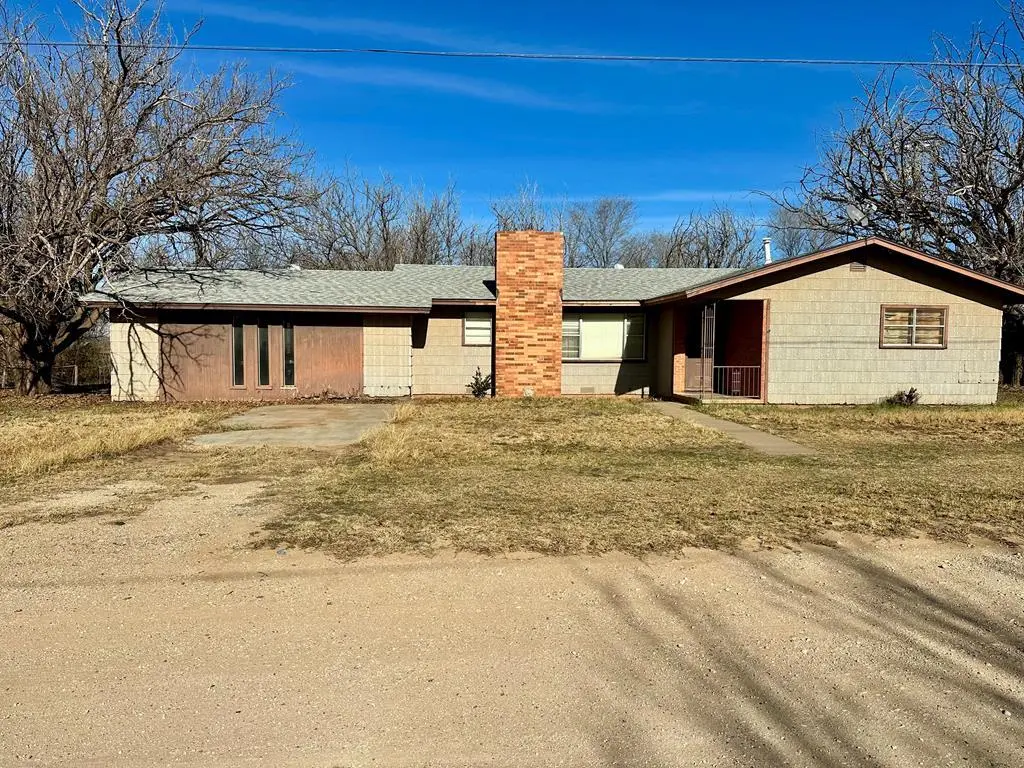 102 E School Dr