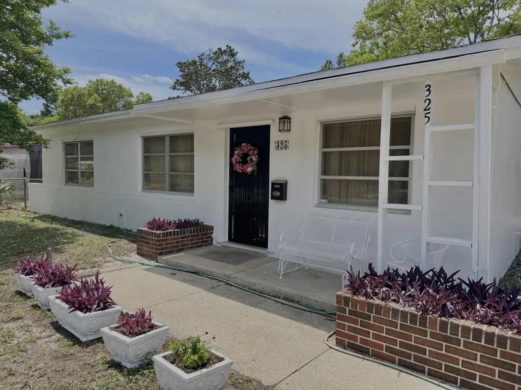 325 Avon Ln