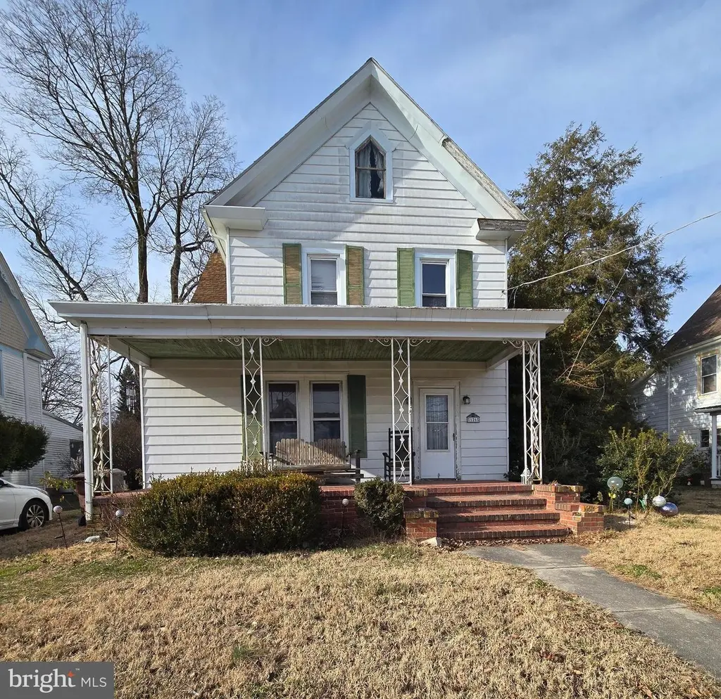 126 Maple Ave