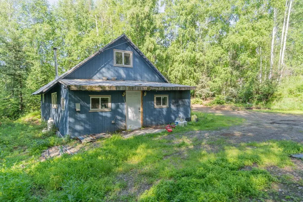 858 Crazy Horse Way