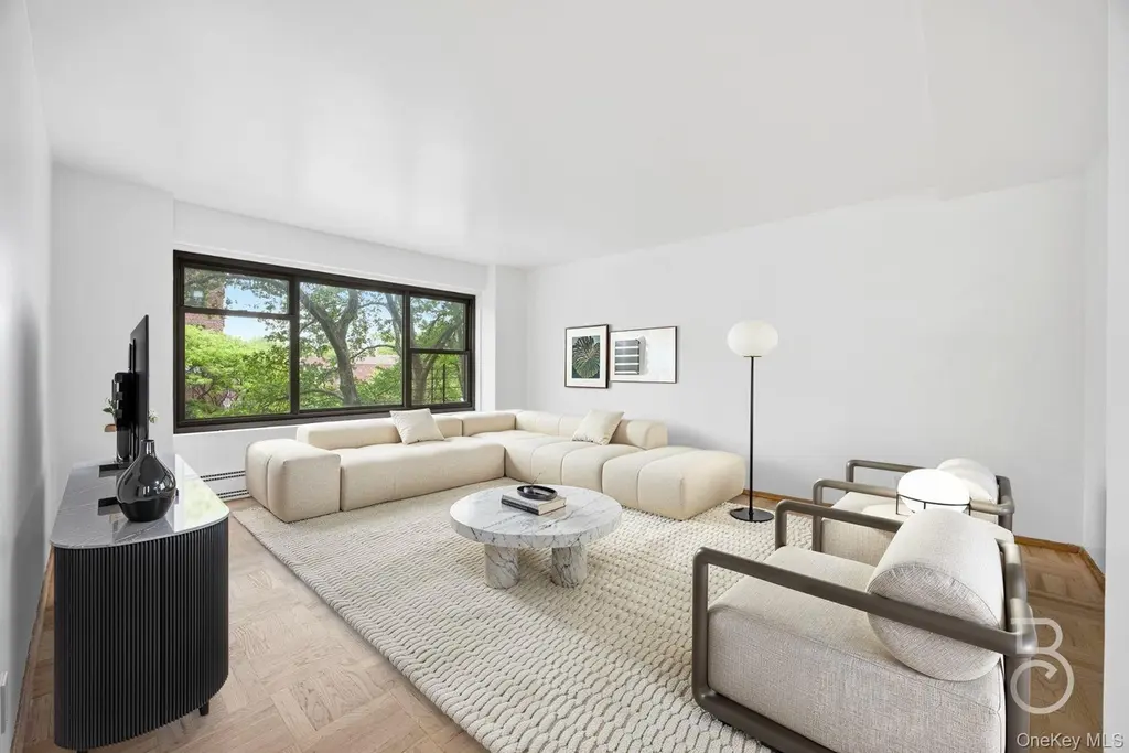 33-52 Crescent St Unit 4C