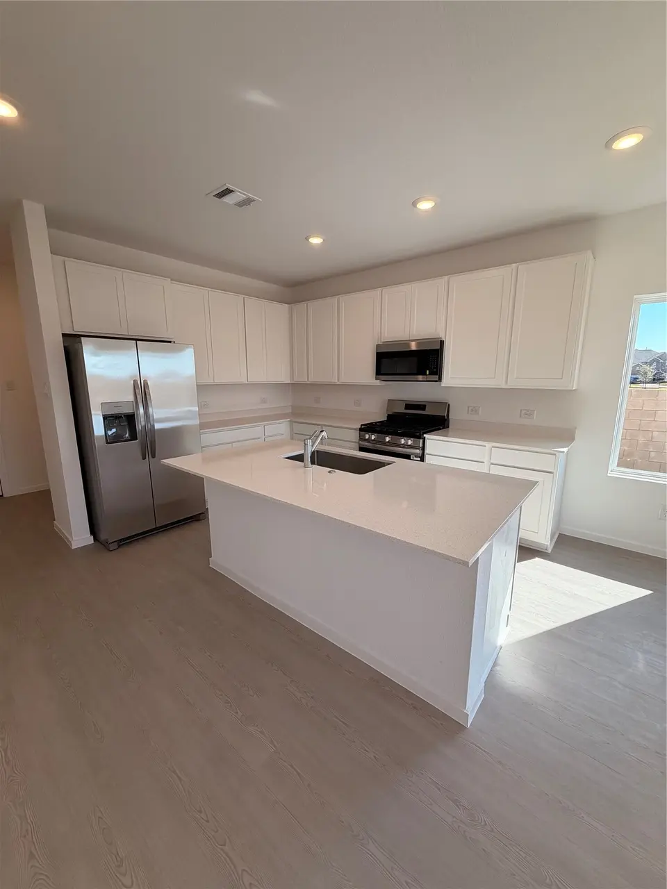 2152 Salinas Dr