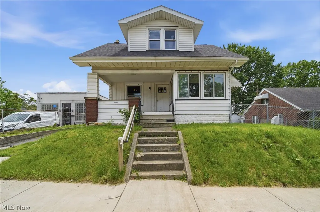 1304 W Waterloo Rd
