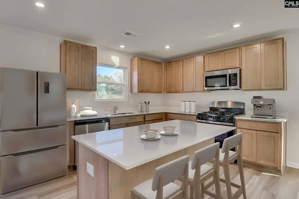 228 Kingfield Dr