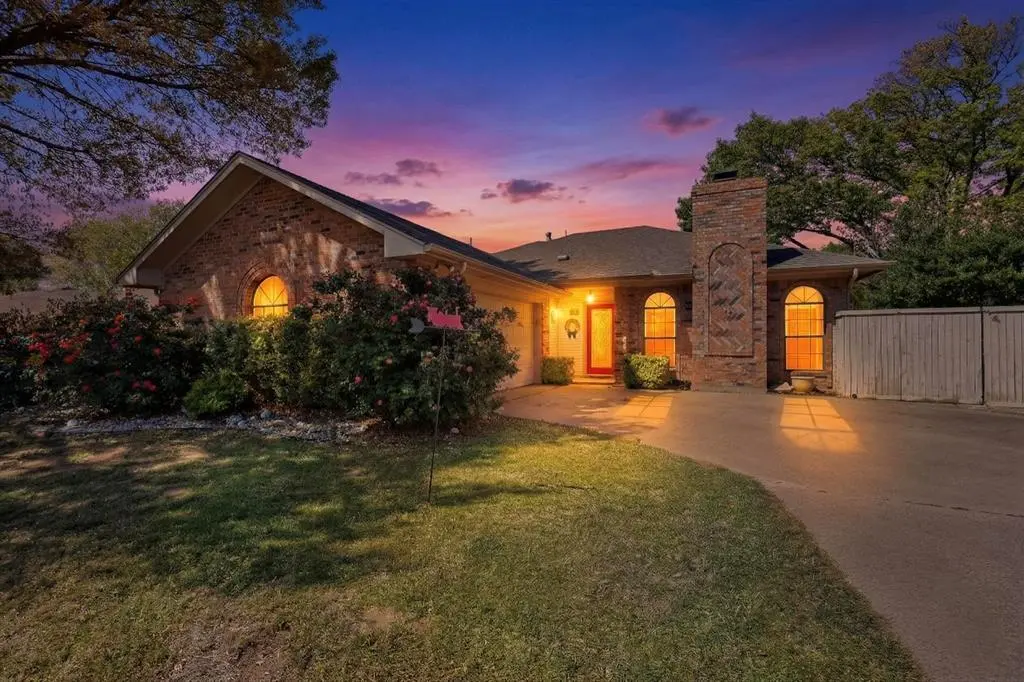 2212 Oak Bluff Dr