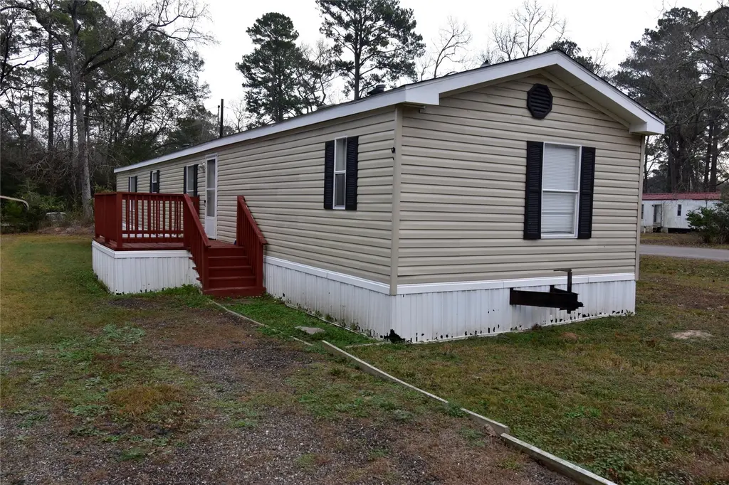 2 Lake View Ln