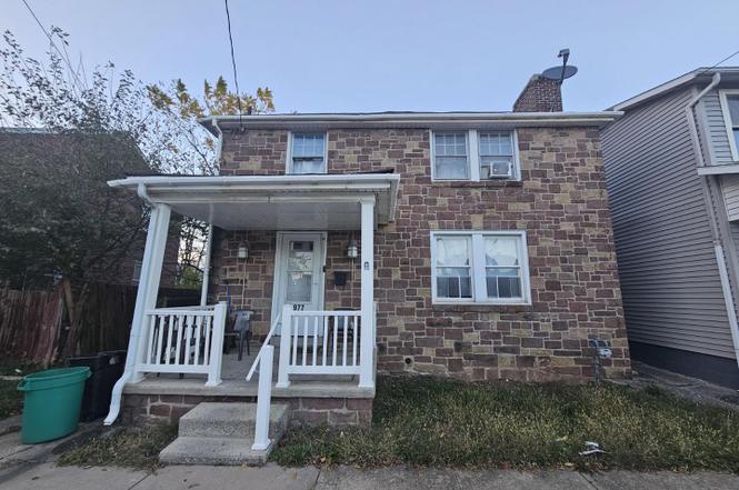 977 Edison St