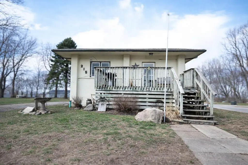 215 NW 1st St