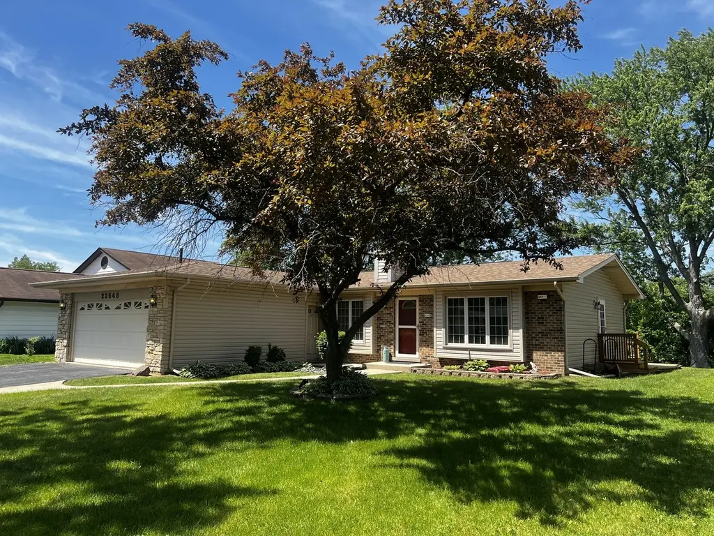 22548 Lakeshore Dr