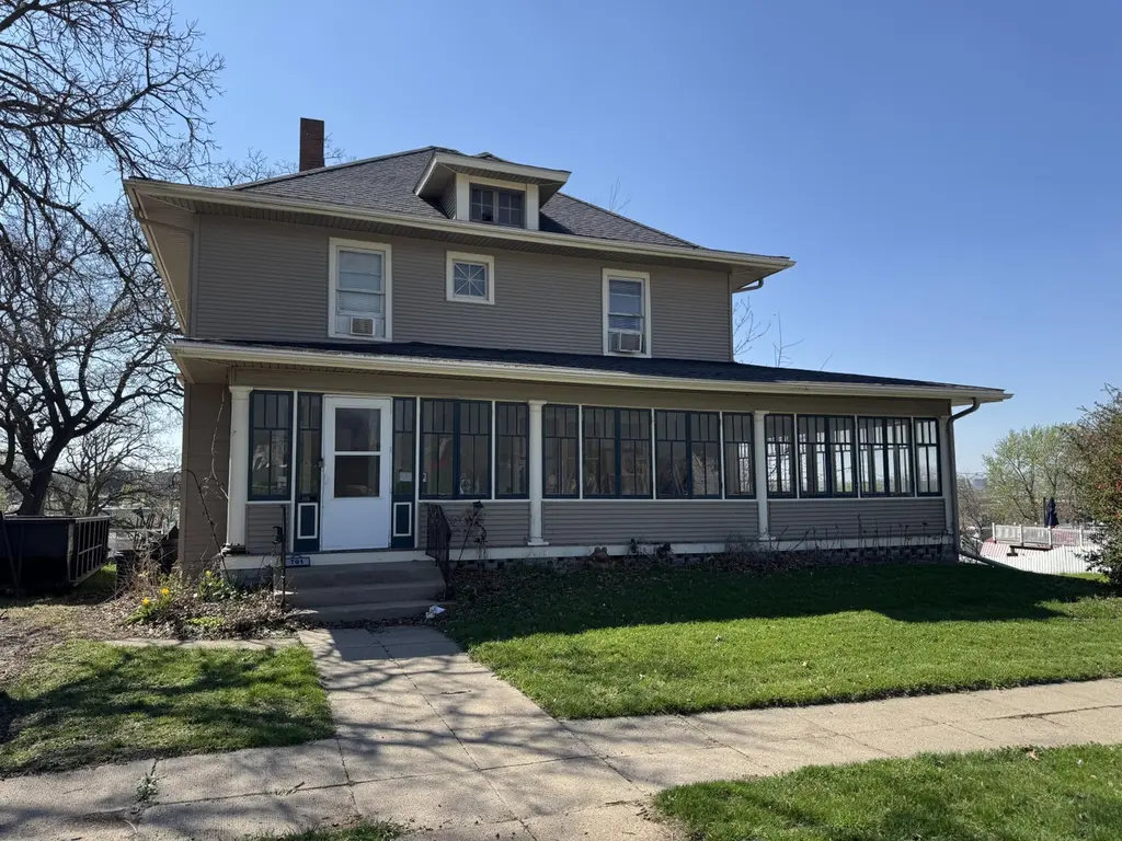 701 Maple St