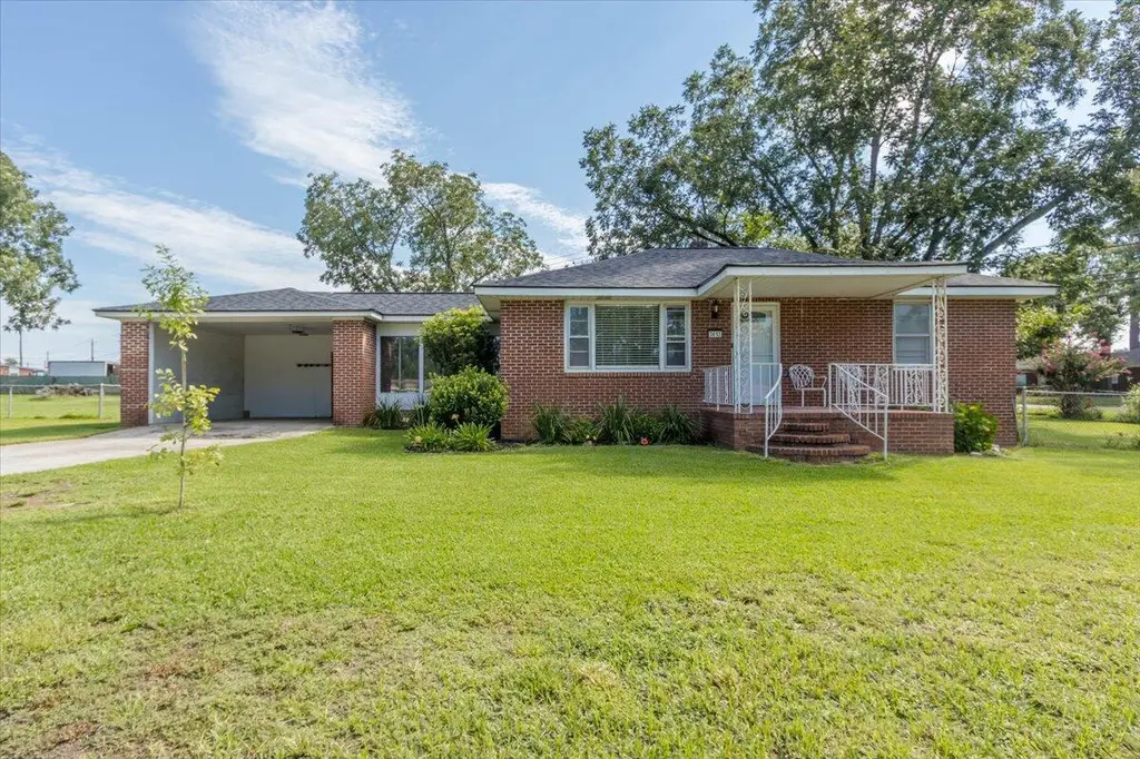 3613 Lake Shore Dr