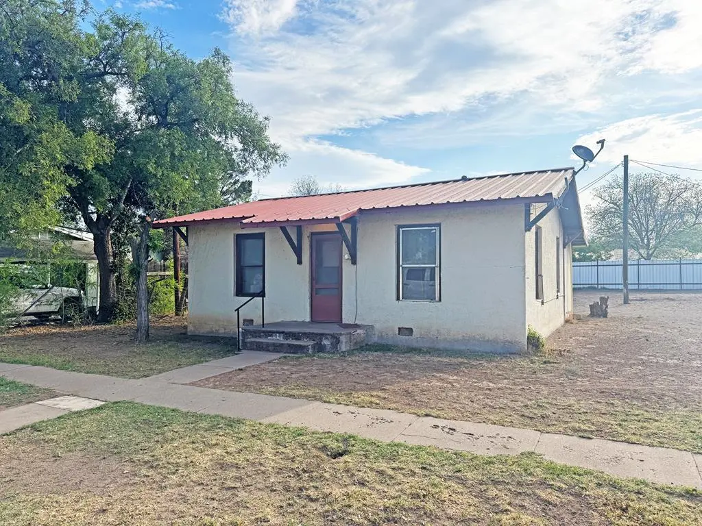 204 N Garnet Ave