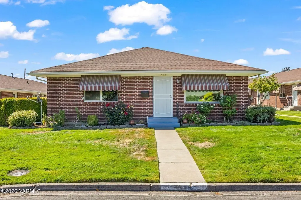 208 N 41st Ave