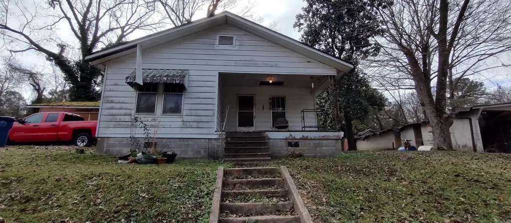 607 Elm St