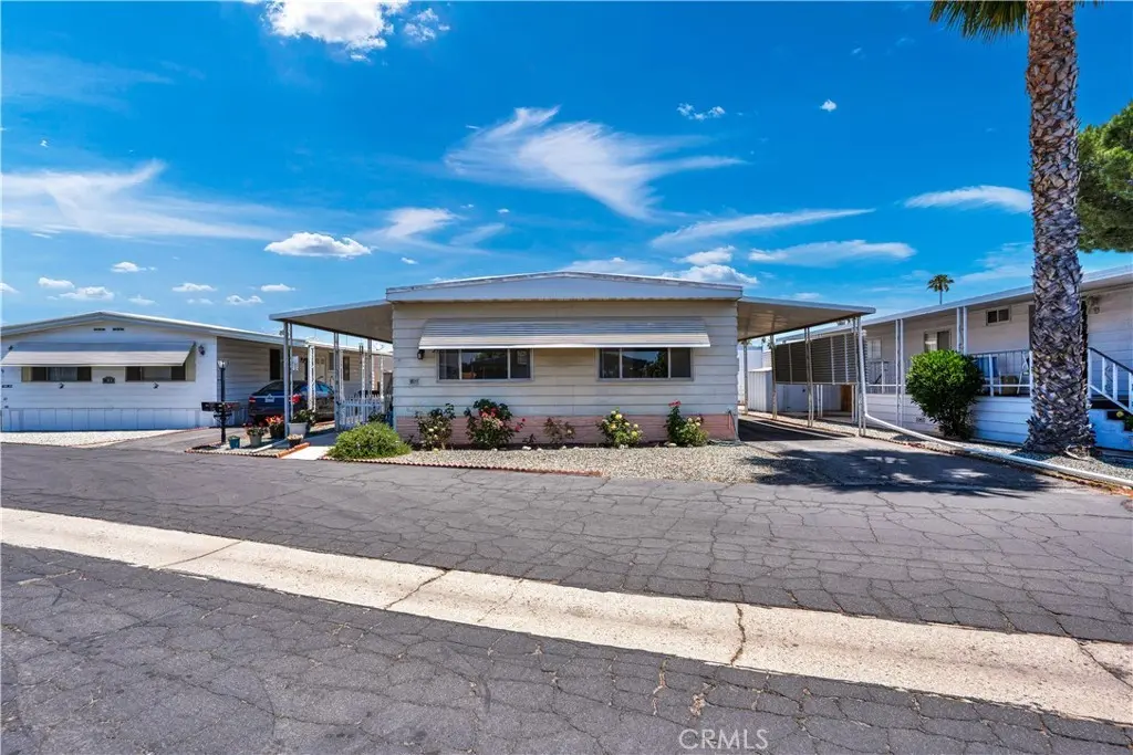 332 N Lyon Ave #68