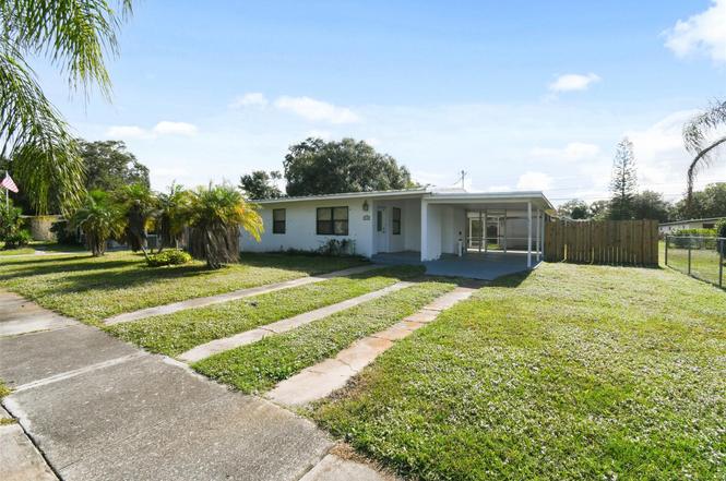 140 SE Serenata Ct