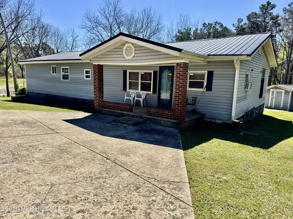 24 Evergreen Ln