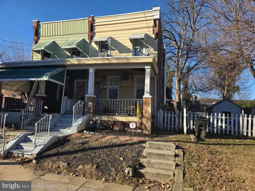 222 W 8th St