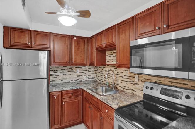 8851 Sunrise Lakes Blvd #116