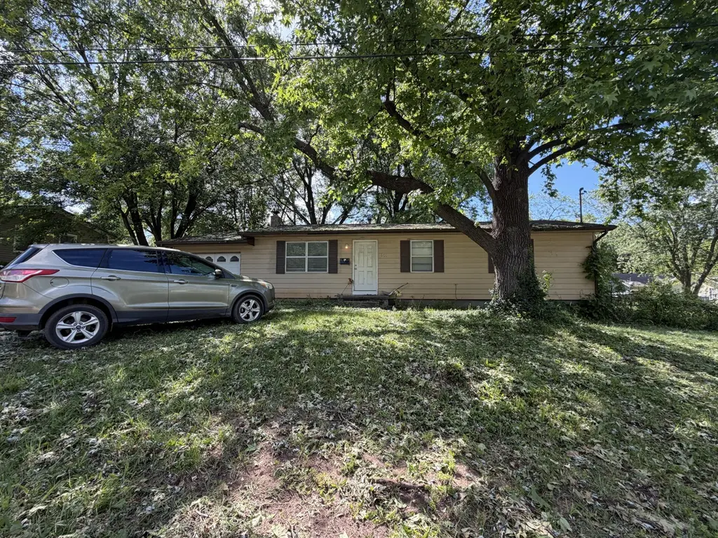 631 S Golden Ave
