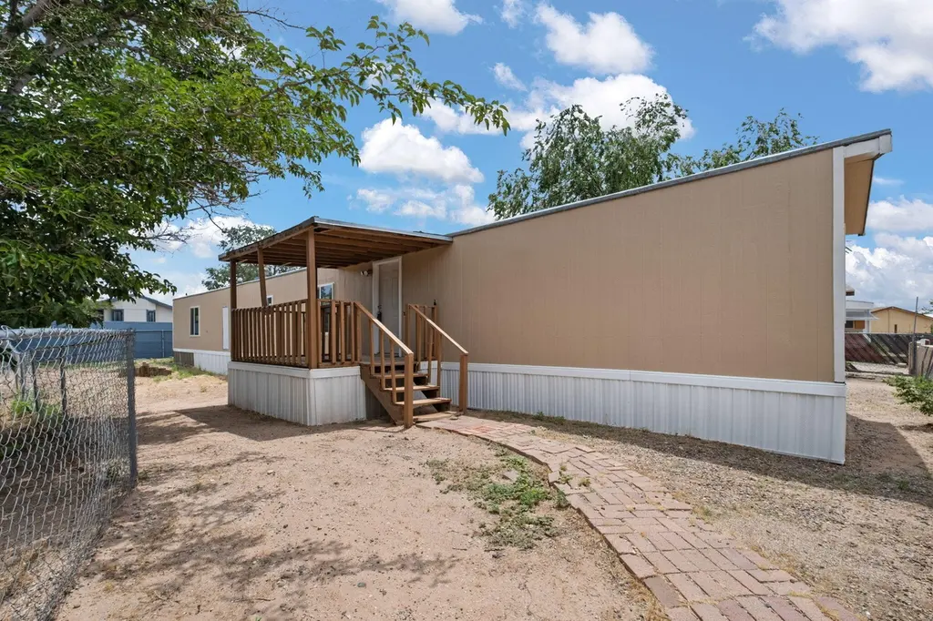 714 City View Dr SW