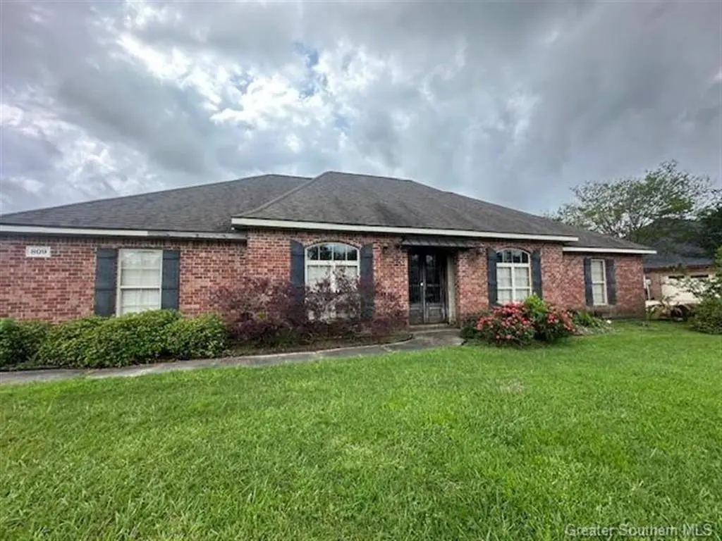 809 E Kade Ln E
