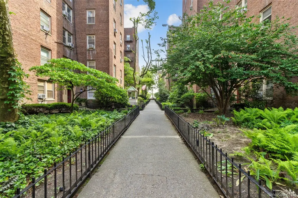 43-10 48th Ave Unit 6R