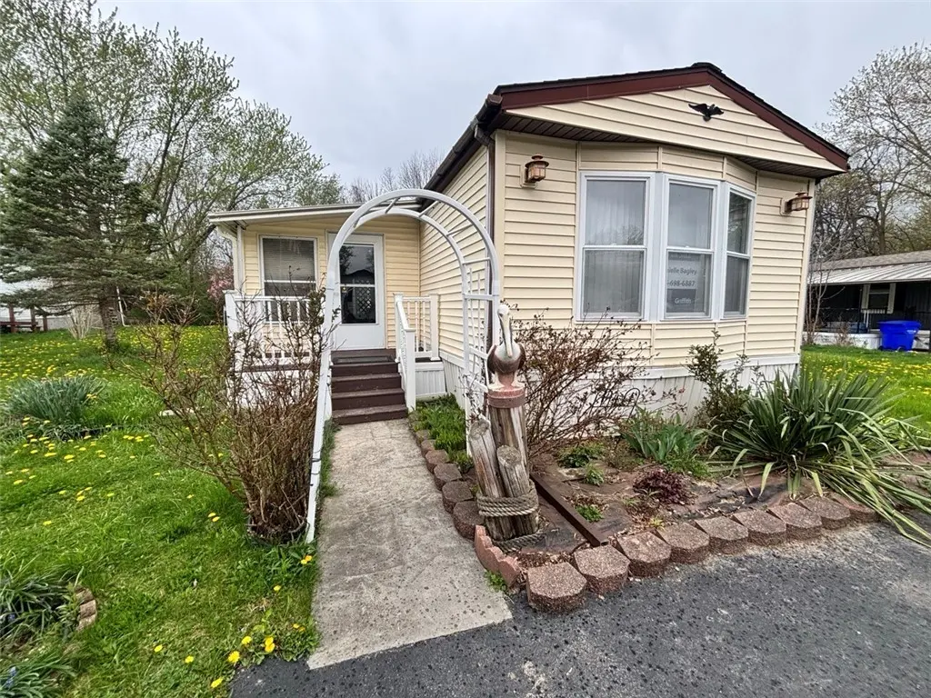 213 Crabapple Dr