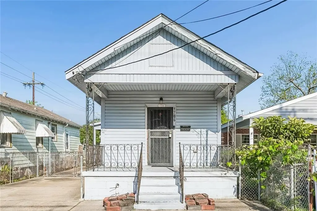1706 Piety St