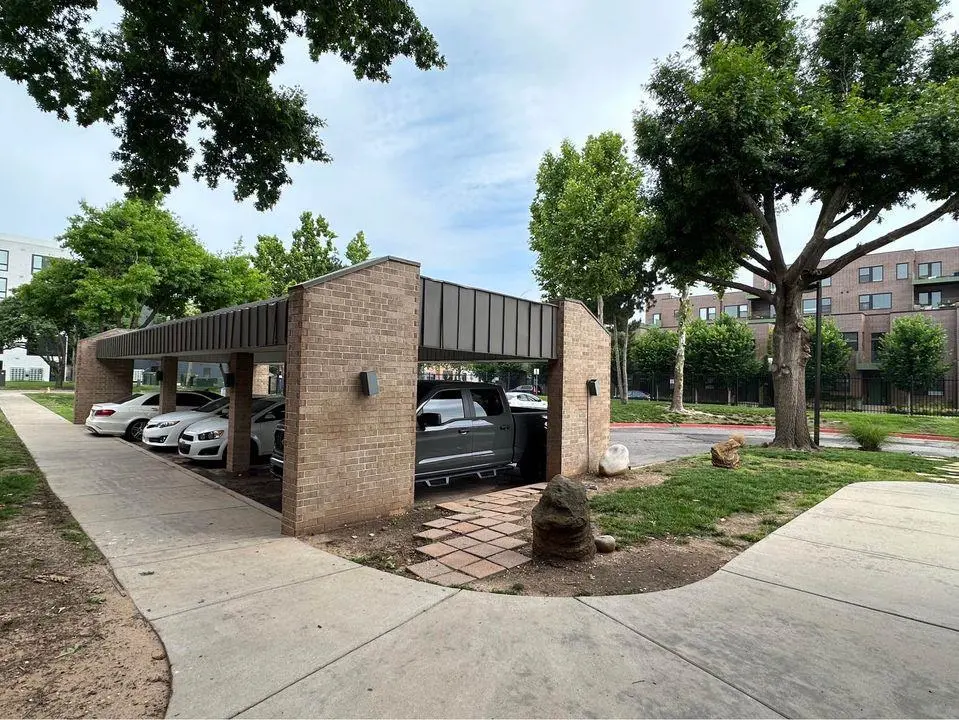 600 NW 4th St #205